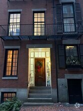 Building Photo - 36 Temple St