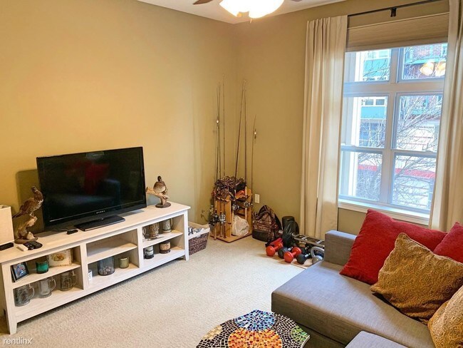 Building Photo - 2 br, 2 bath Condo - 1915 N Water St Apt 300