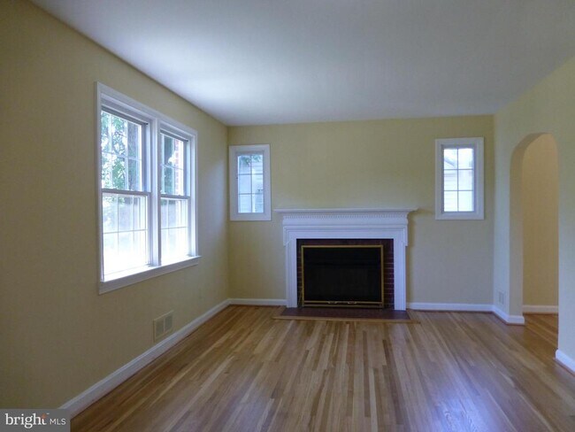 Building Photo - 5301 N Carlin Springs Rd