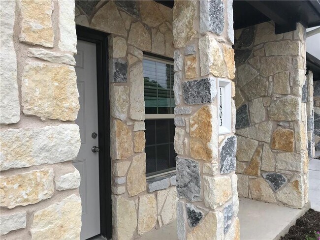 Building Photo - 11803 Frenchie Ln