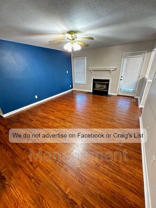 Foto del edificio - 1313 Butterwood Circle
