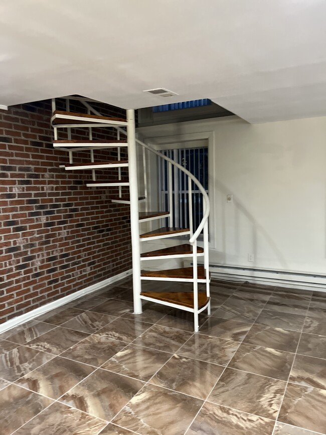 Building Photo - 1306 Kenyon St NW