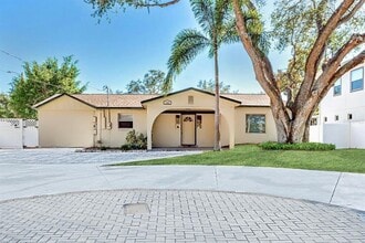 Building Photo - 3402 W Van Buren Dr