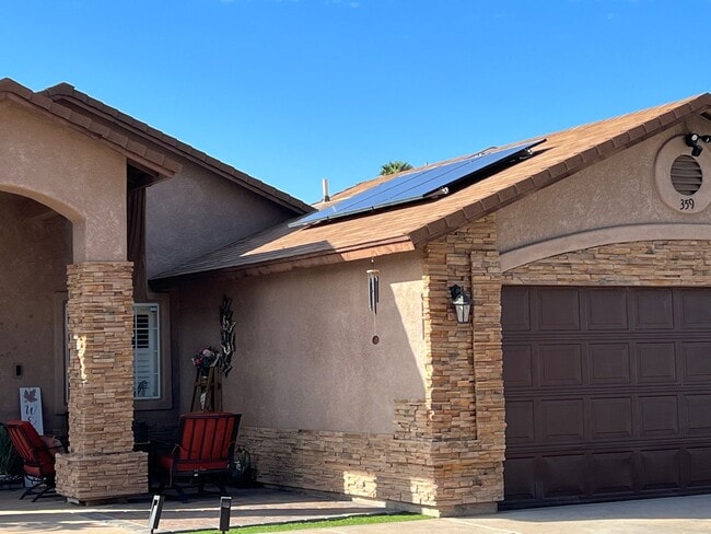 Foto del edificio - Solar Panels included on the 3 bedroom 2 b...