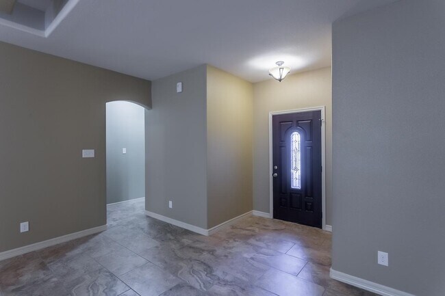 Building Photo - 300 Don Martin Dr