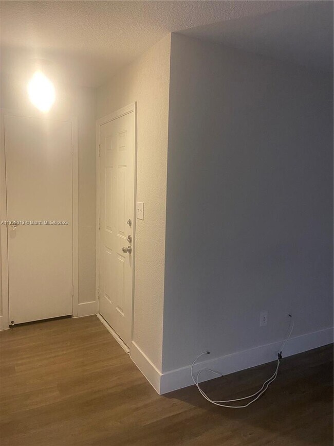 Foto del edificio - 927 Riverside Dr