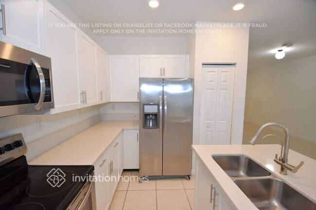 Foto del edificio - 3407 W 109th Pl