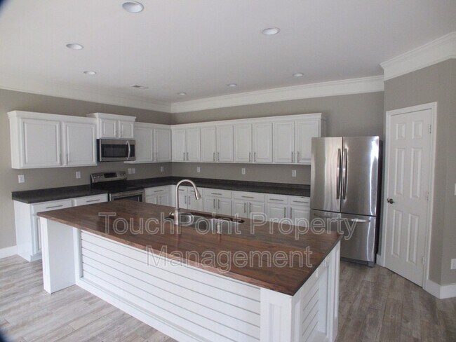 Building Photo - 349 Primrose Walk