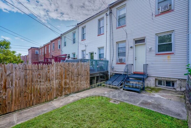 Building Photo - 2756 Pelham Ave