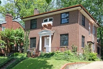 Building Photo - 418 Carswold Dr