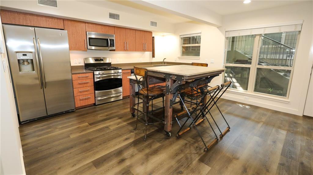 Foto principal - 1115 W 10th St