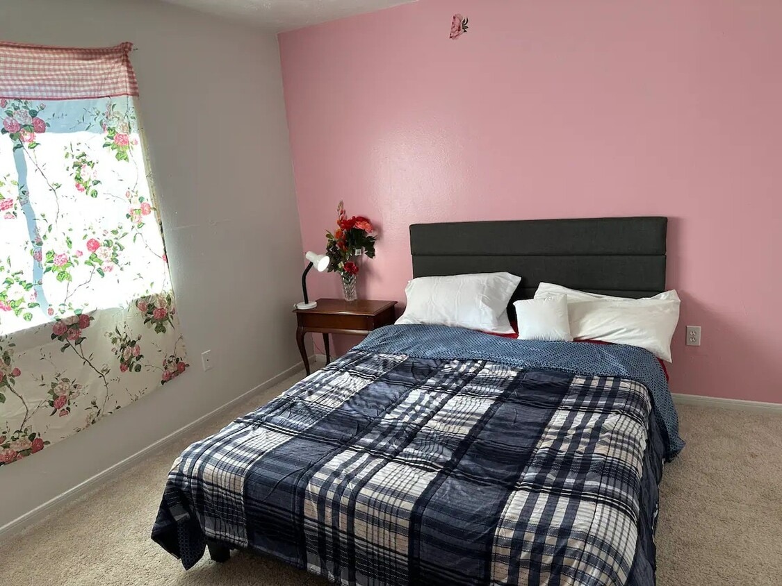 Fully Furnished room for rent - 9414 Worfield Ct