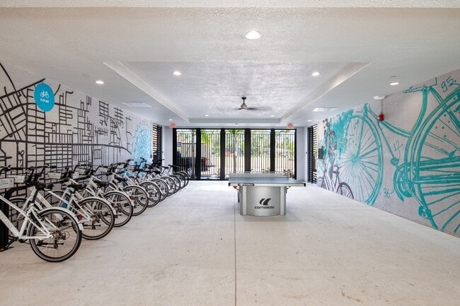 Building Photo - West End at City Walk