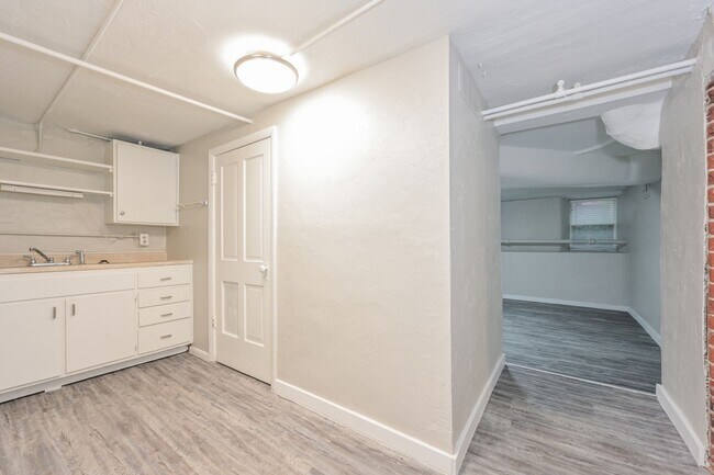 Building Photo - 1220 N Corona Street