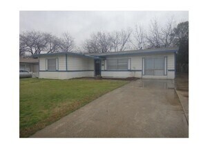 Building Photo - 2126 Ridgeway St