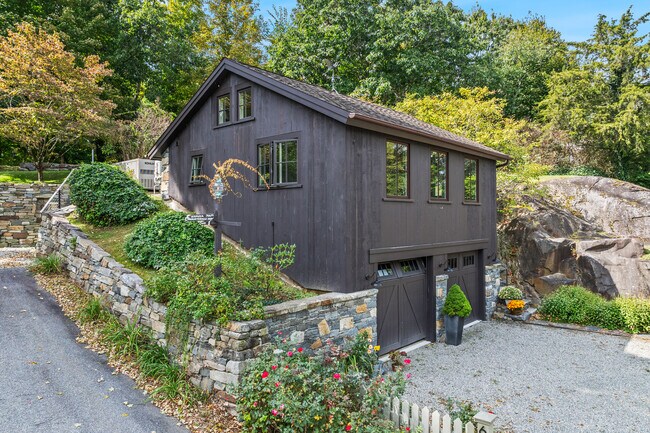 Building Photo - 65 Landing Rd
