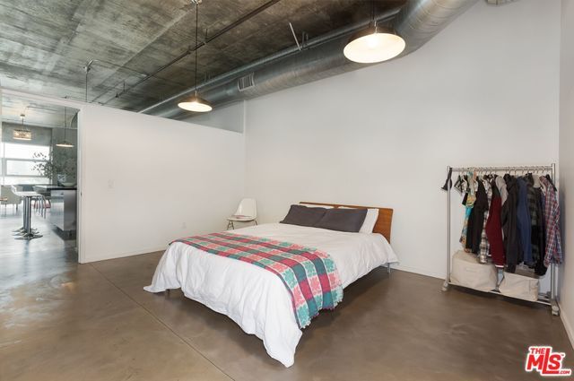 Building Photo - 510 S Hewitt St