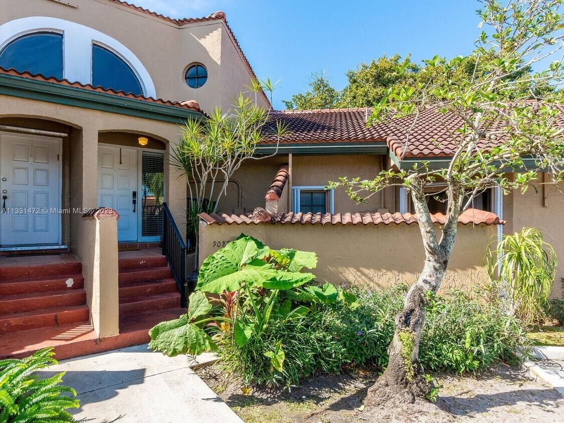 9087 W Sunrise Blvd, Plantation, FL 33322 Townhome Rentals in