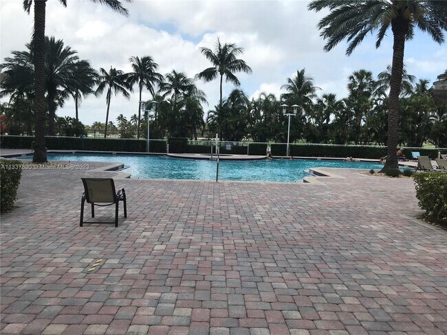 Building Photo - 1745 E Hallandale Beach Blvd