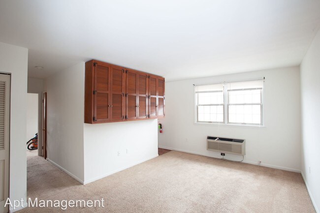 Building Photo - 312 E Ridley Ave