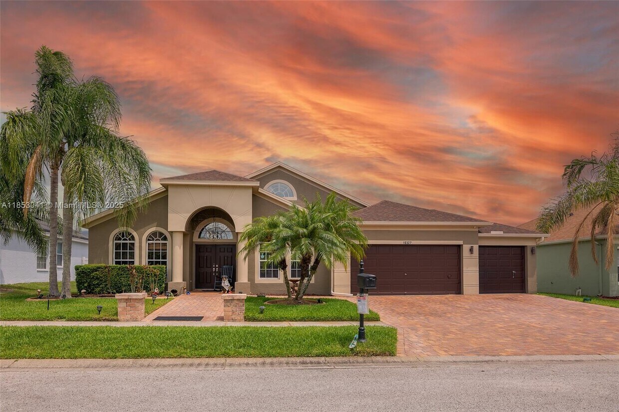 Foto principal - 10327 Meadow Crossing Dr