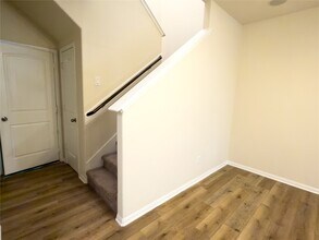 Building Photo - 17035 Amarose Dr
