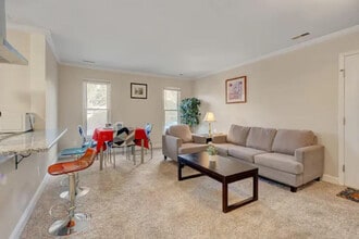 Building Photo - 2225 Summit St