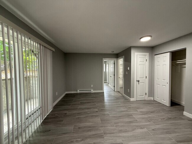 Building Photo - 565 Hyde Park Ave