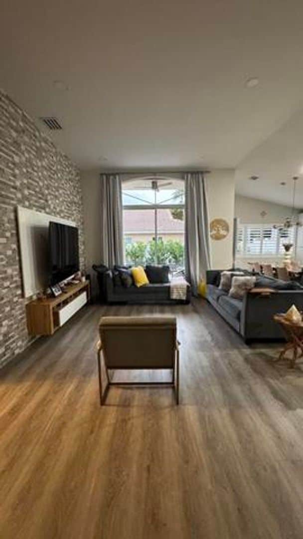 Building Photo - 672 NW 45th Ave