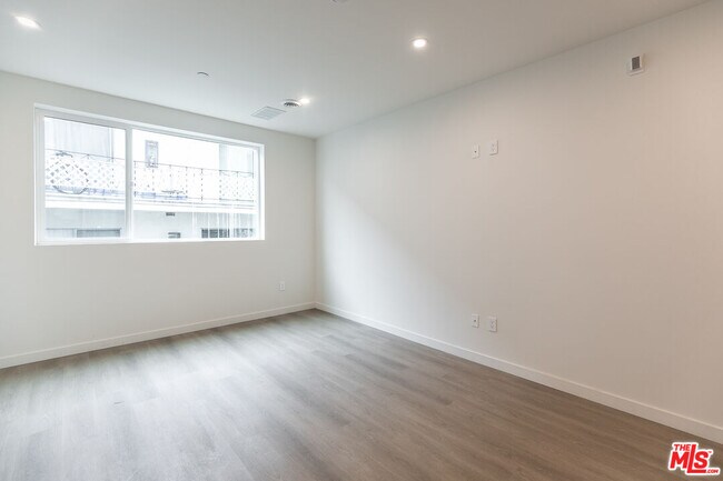 Foto del edificio - 1227 N Berendo St