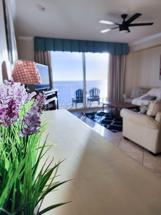 Foto del edificio - 16819 Front Beach Rd