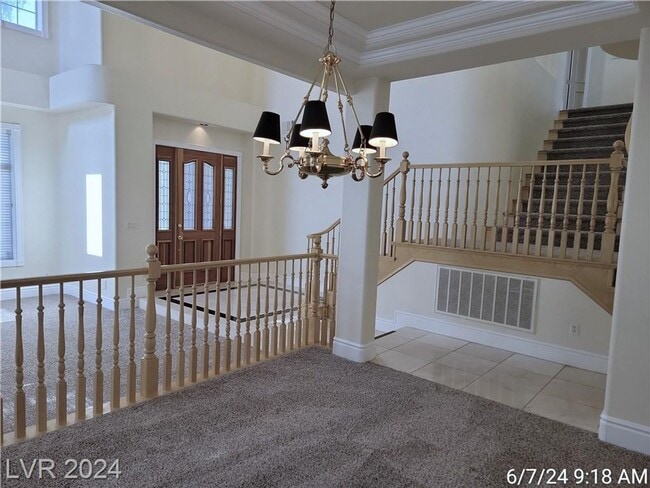 Building Photo - ABSOLUTELY GORGEOUS HOME WITH POOL & SPA I...