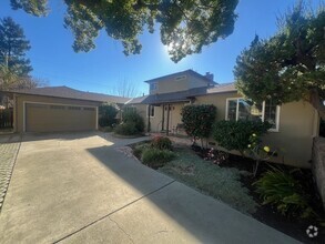 Building Photo - 1550 Larkspur Dr