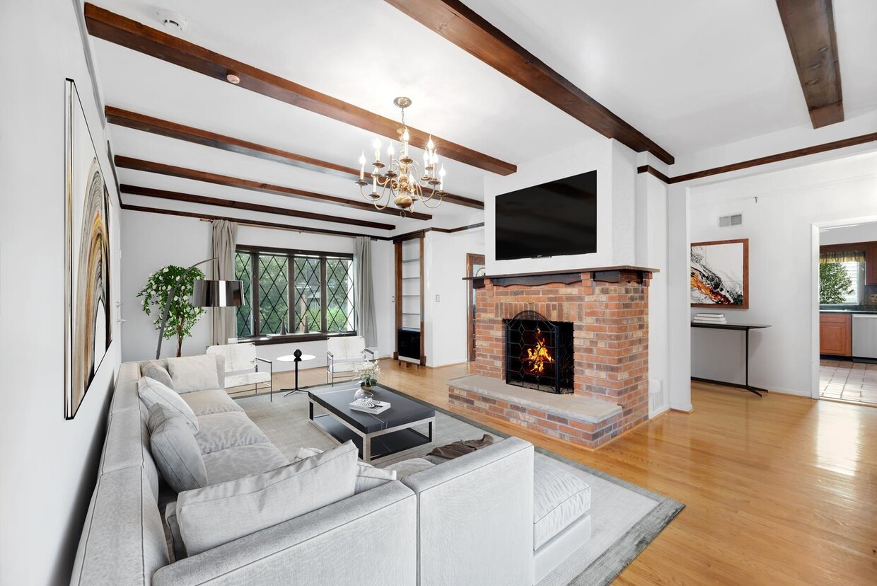 Primary Photo - 27-29 E Clifton Terrace