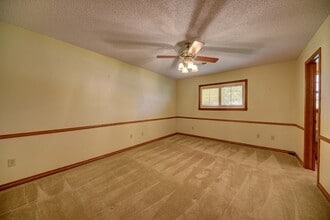 Building Photo - 128 Douglas Dr