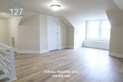 Spacious 3BR Apartment with Central Air, Off-Street Parking & Minutes to Downtown Lynchburg - Spacious 3BR Apartment with Central Air, Off-Street Parking & Minutes to Downtown Lynchburg
