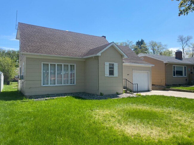 Building Photo - 3 bed 1 bath Single Family Home