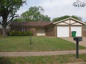 Building Photo - 11 Lackland Cir