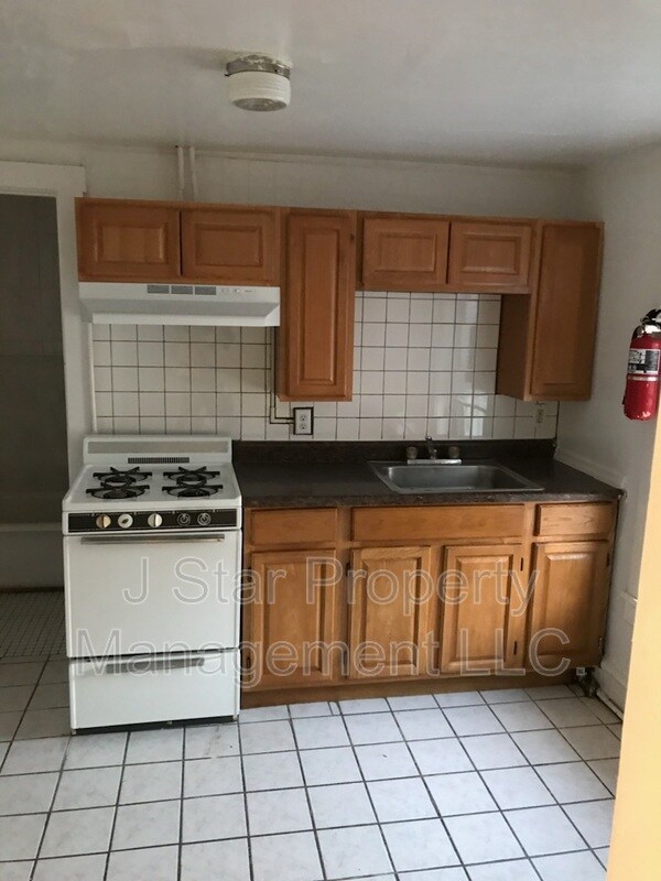 Building Photo - 531 Robeson St