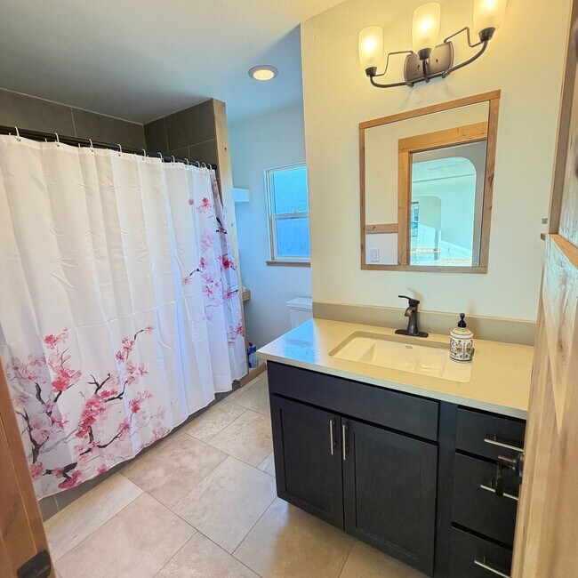 Building Photo - 3025 E 15th Ave