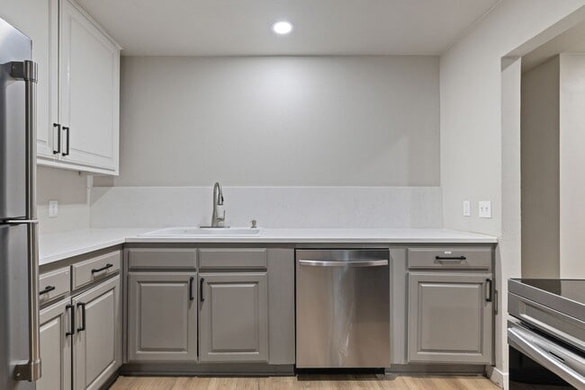 Photo - 1910 N Floyd Rd (Richardson, TX) Apartment