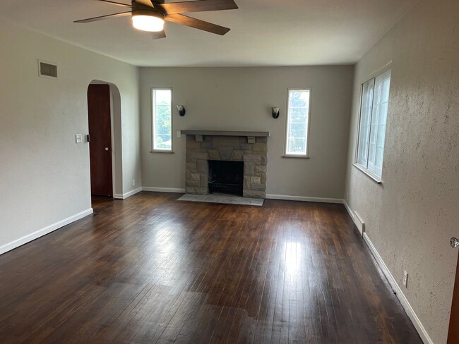 Foto del edificio - Charming, Cape Cod home in Beavercreek wit...