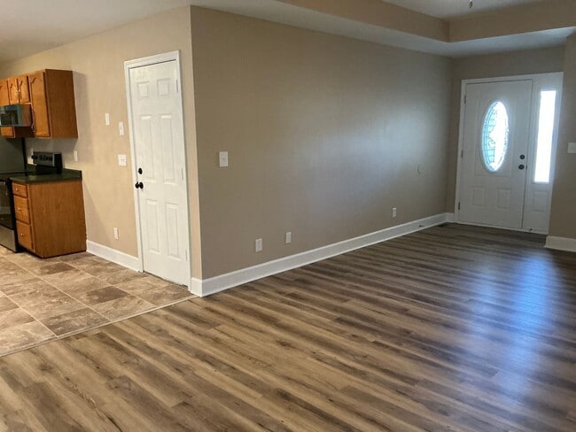 Building Photo - 824 Buckhorn Dr