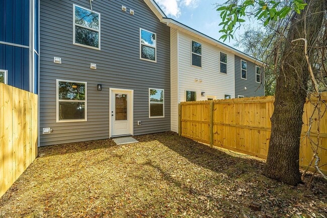 Building Photo - 3 Bedroom 2.5 Bath Townhouse in Barnwell Breeze - North Charleston