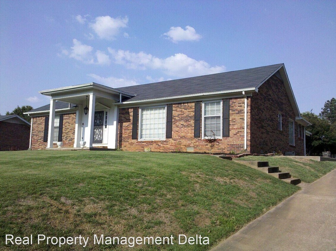 Foto principal - 3 br, 2.5 bath House - 304 University Dr.