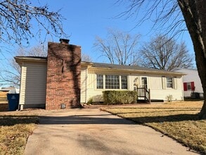 Building Photo - 611 S Monroe Ave