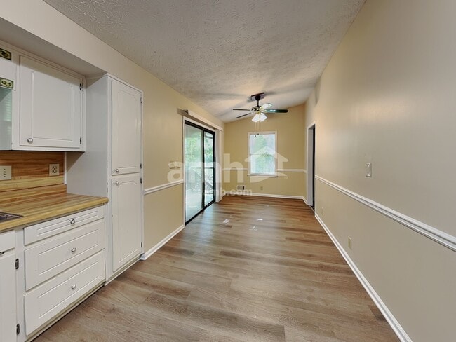 Building Photo - 3664 Stonewall Dr NW