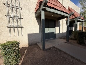 Building Photo - 5910 W Golden Ln