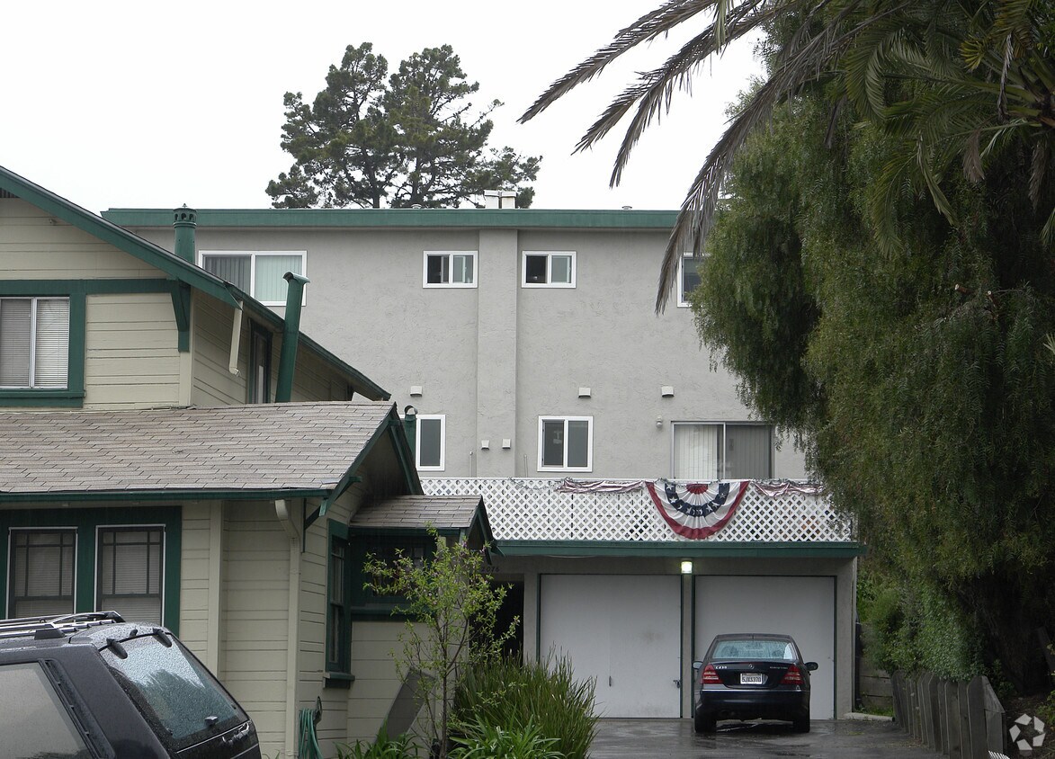 Primary Photo - 2074 Regent Way