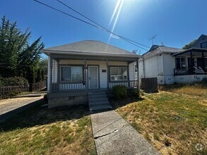 Building Photo - 347 SE Pitzer St